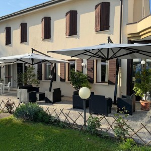 Ombrellone da giardino Quadrato con braccio laterale in alluminio - DANIELI