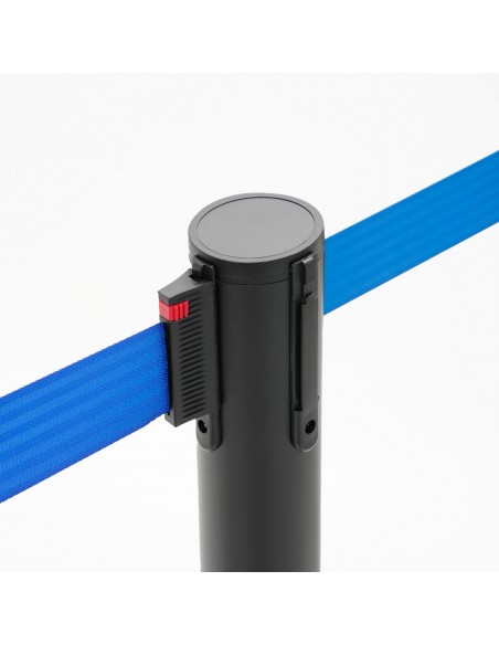 colonnina di delimitazione con nastro blu