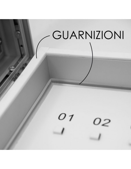 Bacheche portachiavi da parete con ganci numerati fino a 180 posti.