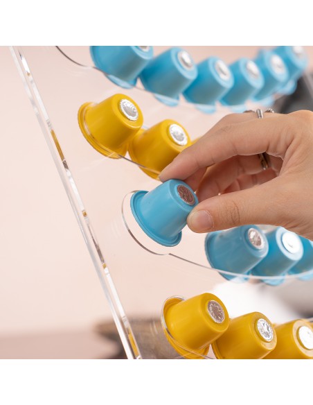 Inserimento capsule nell'espositore